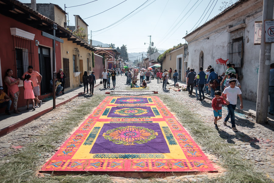 When the streets are closed to vehicles, bright and colourful alfombras - or carpets - quickly fill the blank cobblestone canvases.