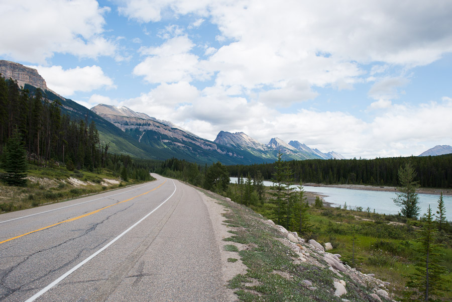 Back in the frontcountry, the paved path winds south between the Athabasca River and the Endless Chain Ridge.